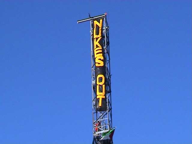 Banner_drop_from_mast