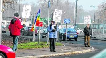 Three year protest begins at Aldermaston