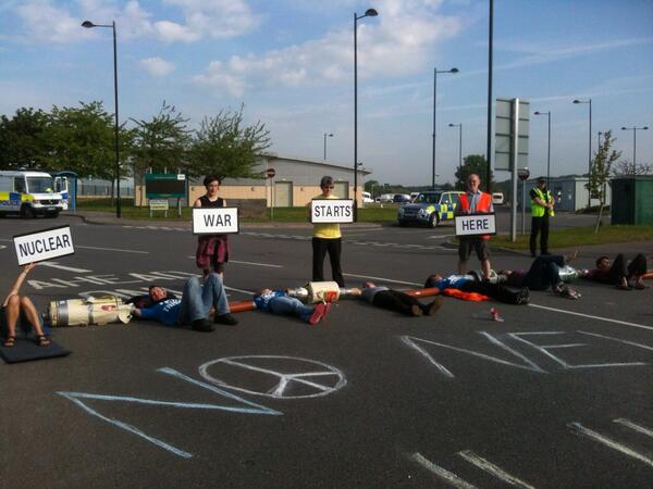 Burghfield_blockade_140519_-2