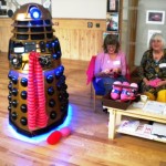 Doris-the-Dalek-knitting2