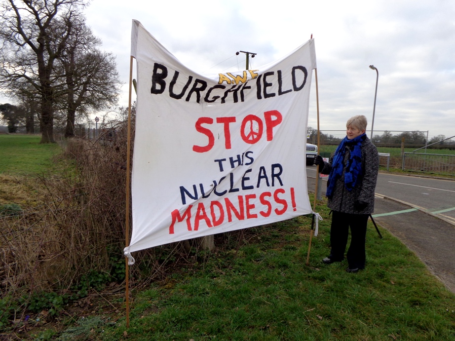 Reading Peace Group vigil at AWE Burghfield – 23rd March 2015