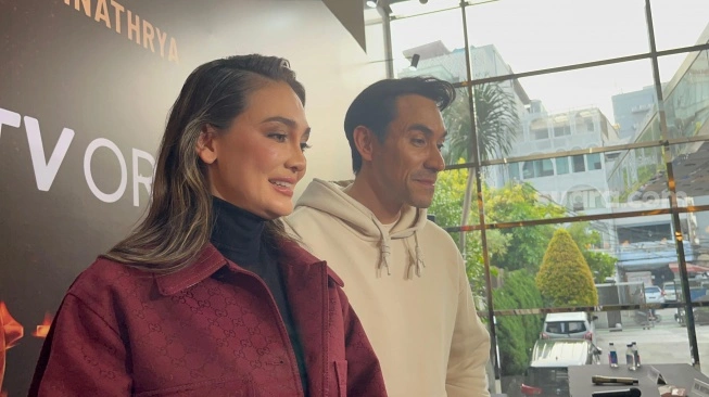 Main Api di Layar Batasan Ketat Luna Maya dan Darius Sinathrya di Adegan Dewasa Serial Terbaru